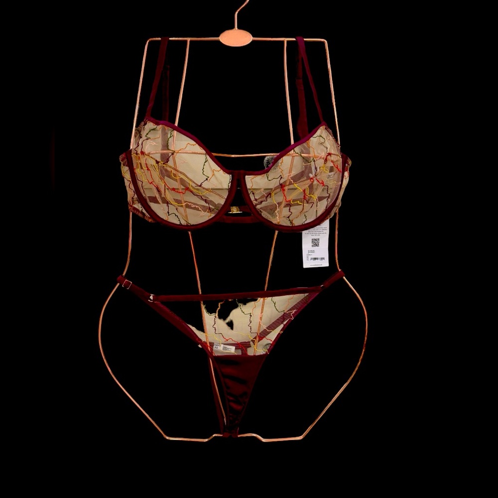 Studio Pia Lingerie Set NWT Mulberry silk and lace. Size 6